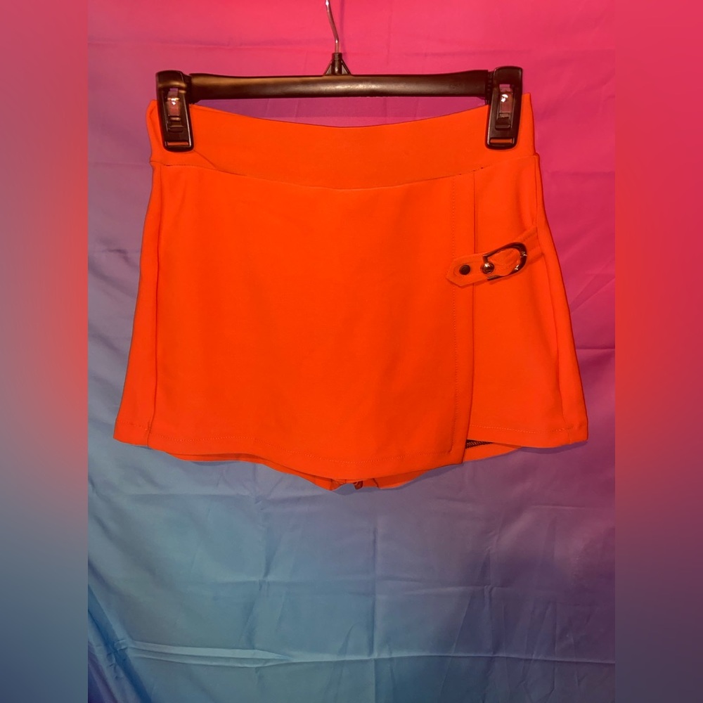 Cute orange skort !